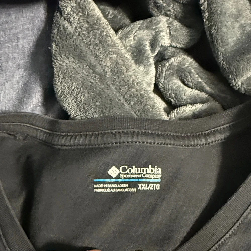 Columbia women’s Black and pink Long Sleeve Tee - Picture 5 of 6